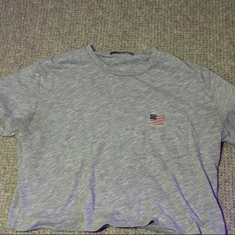 gray american flag t-shirt w/ tiny pit stains